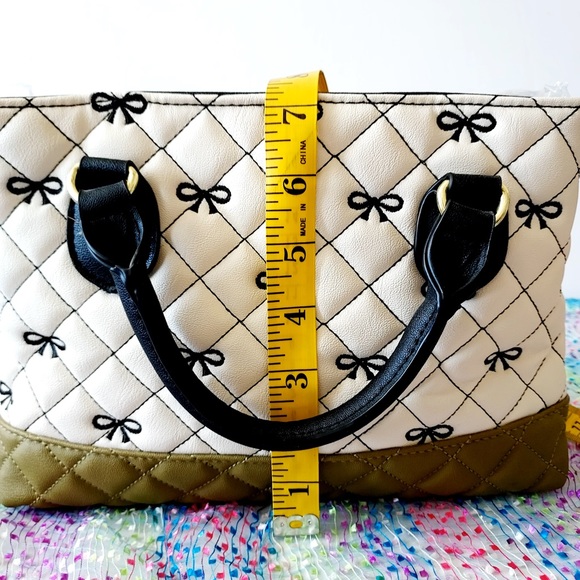 ⤵️LUV BETSY By Betsey Johnson Irish Cream Bowtie Tote Purse - Green Camo🤍 - Picture 8 of 13